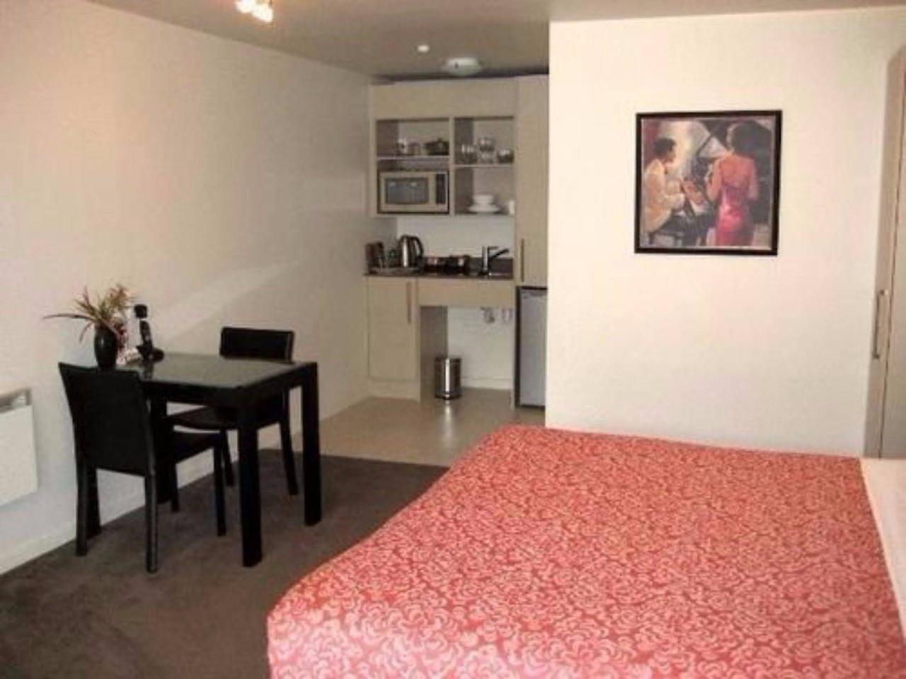 Salerno Motel Apartments Κράισττσερτς Εξωτερικό φωτογραφία A studio apartment in New Zealand