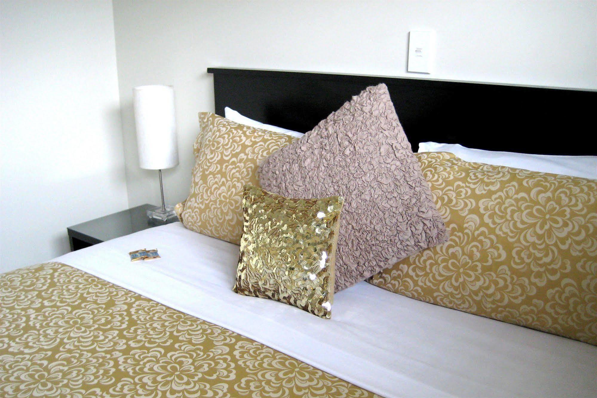 Salerno Motel Apartments Κράισττσερτς Εξωτερικό φωτογραφία Sequin pillows