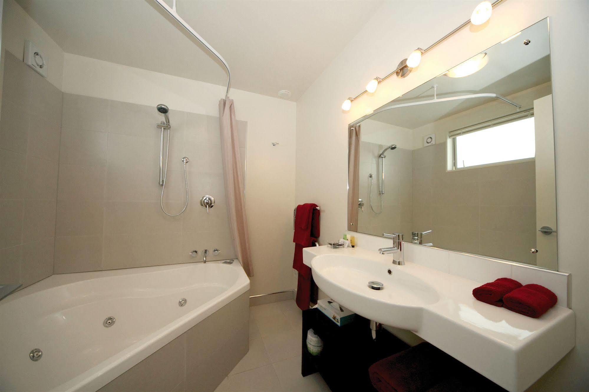 Salerno Motel Apartments Κράισττσερτς Εξωτερικό φωτογραφία Bathroom