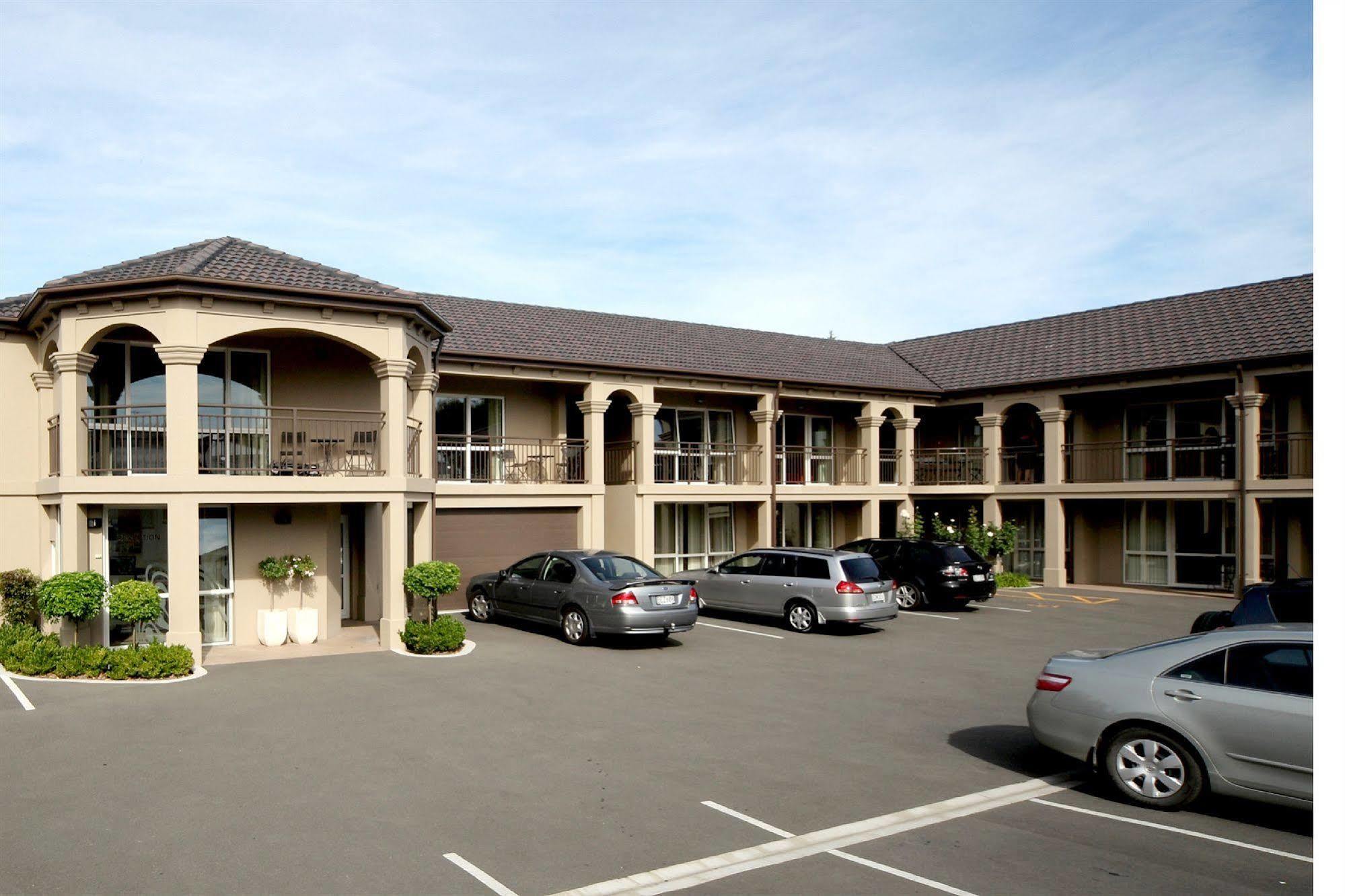 Salerno Motel Apartments Κράισττσερτς Εξωτερικό φωτογραφία The Inn at the Opera