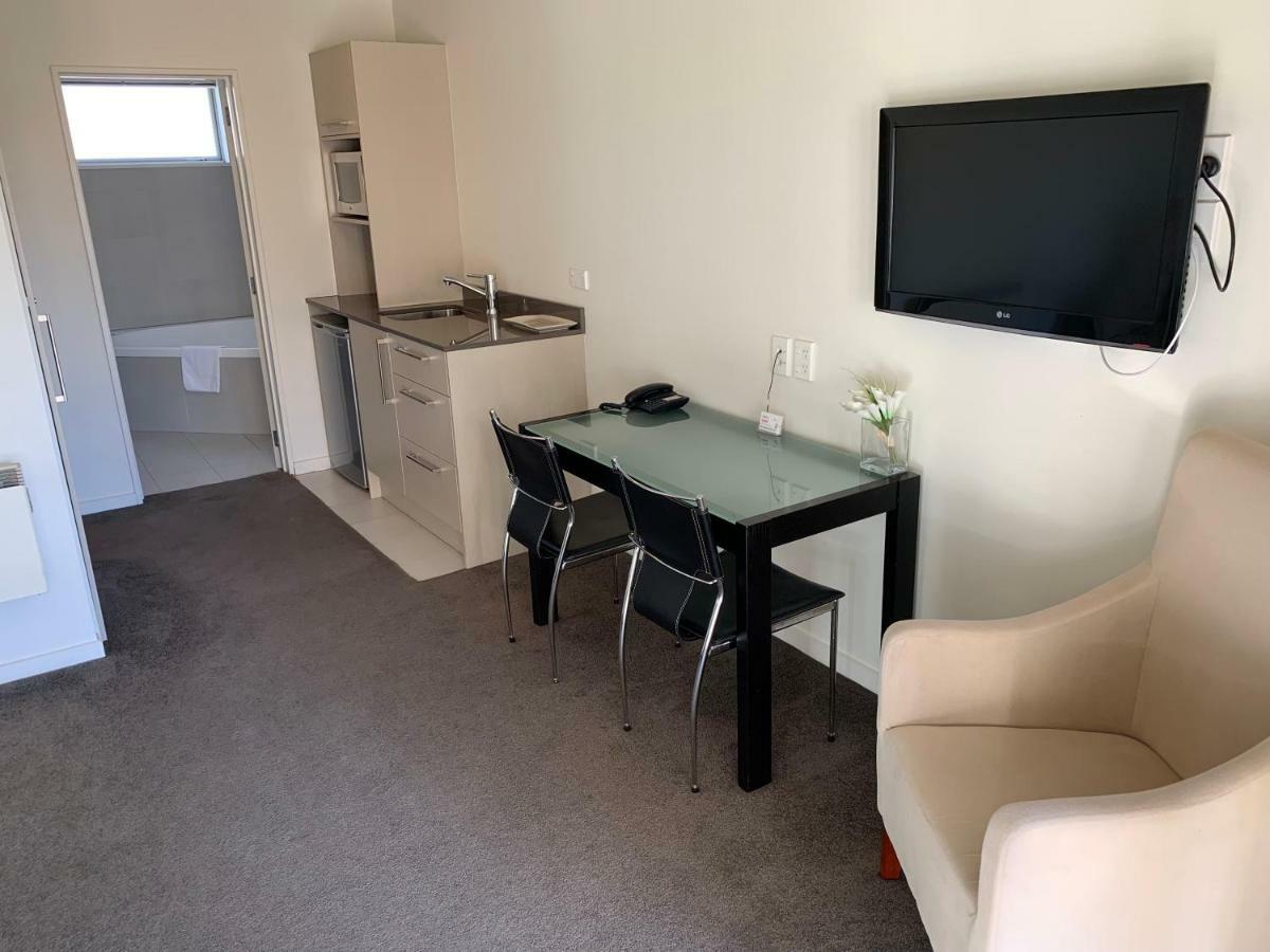 Salerno Motel Apartments Κράισττσερτς Εξωτερικό φωτογραφία A typical studio apartment