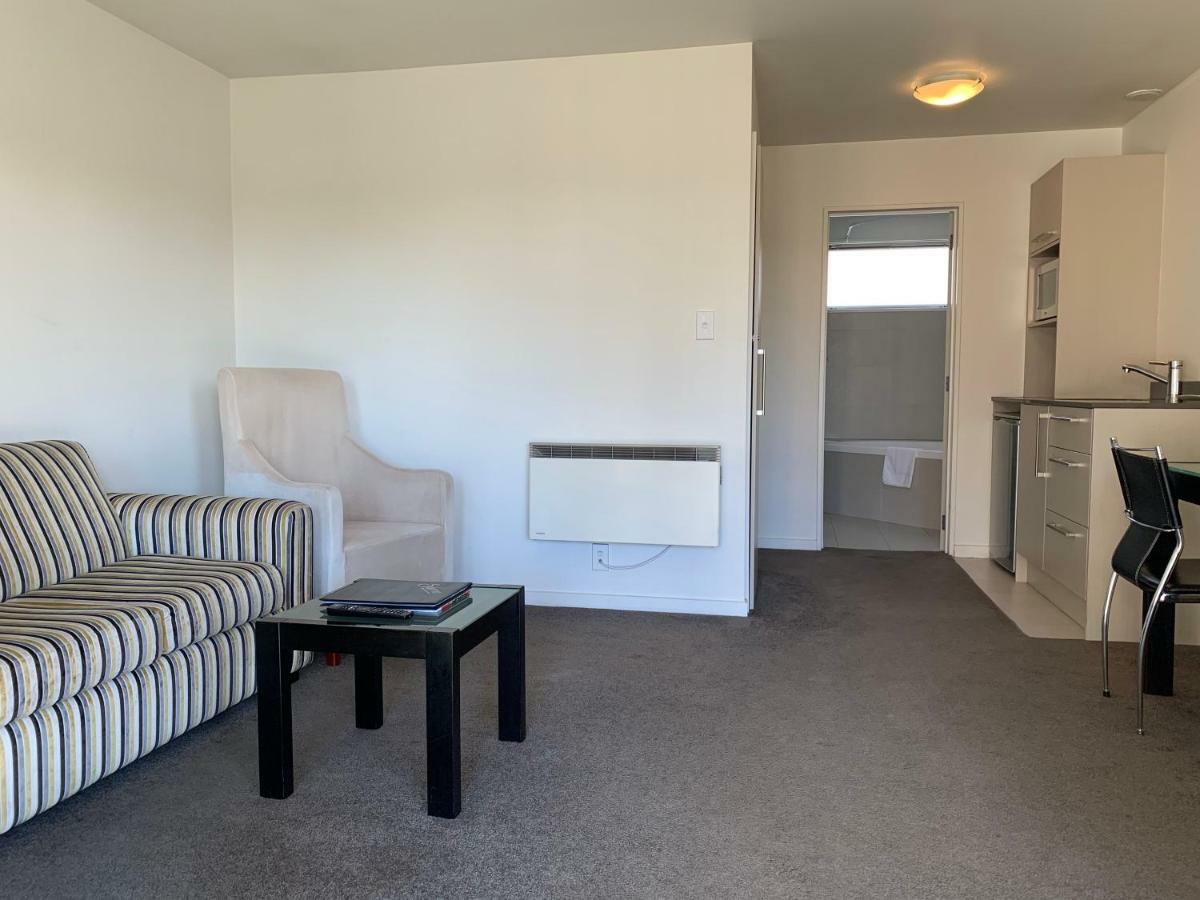 Salerno Motel Apartments Κράισττσερτς Εξωτερικό φωτογραφία A typical studio apartment