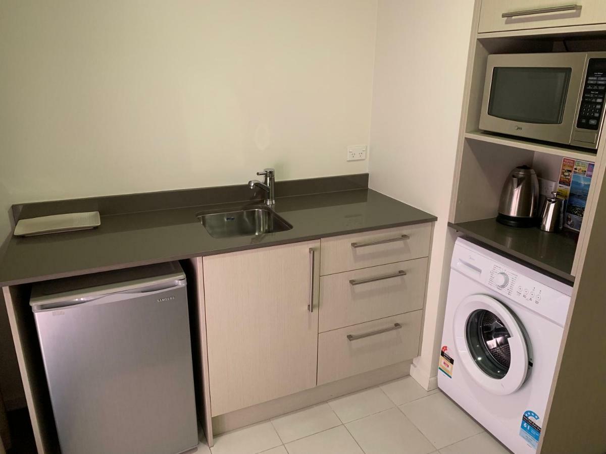Salerno Motel Apartments Κράισττσερτς Εξωτερικό φωτογραφία A kitchenette in a student apartment