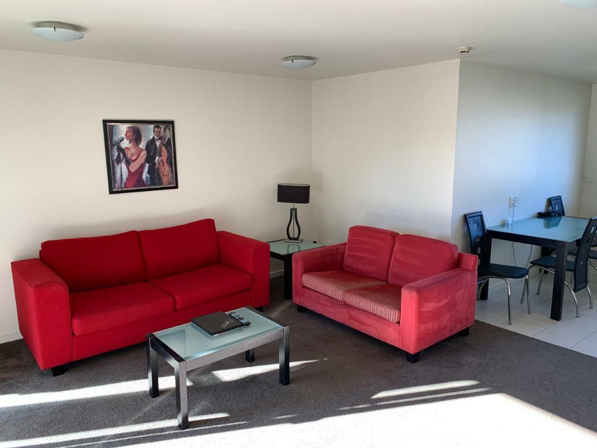 Salerno Motel Apartments Κράισττσερτς Εξωτερικό φωτογραφία Living room in a two-bedroom apartment