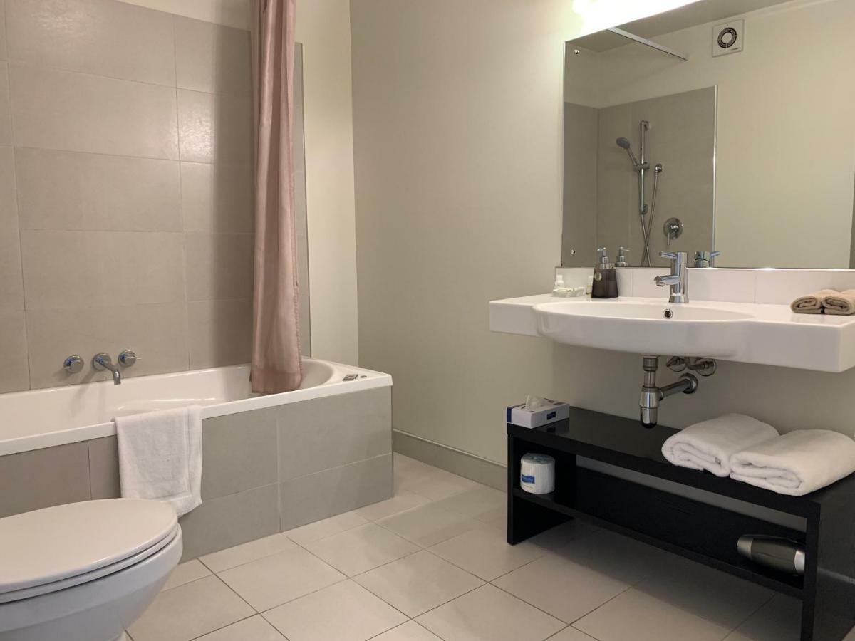 Salerno Motel Apartments Κράισττσερτς Εξωτερικό φωτογραφία Bathroom in a hotel